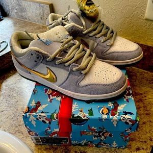 White and blue gold nike sneaker size 9.5 men’s .